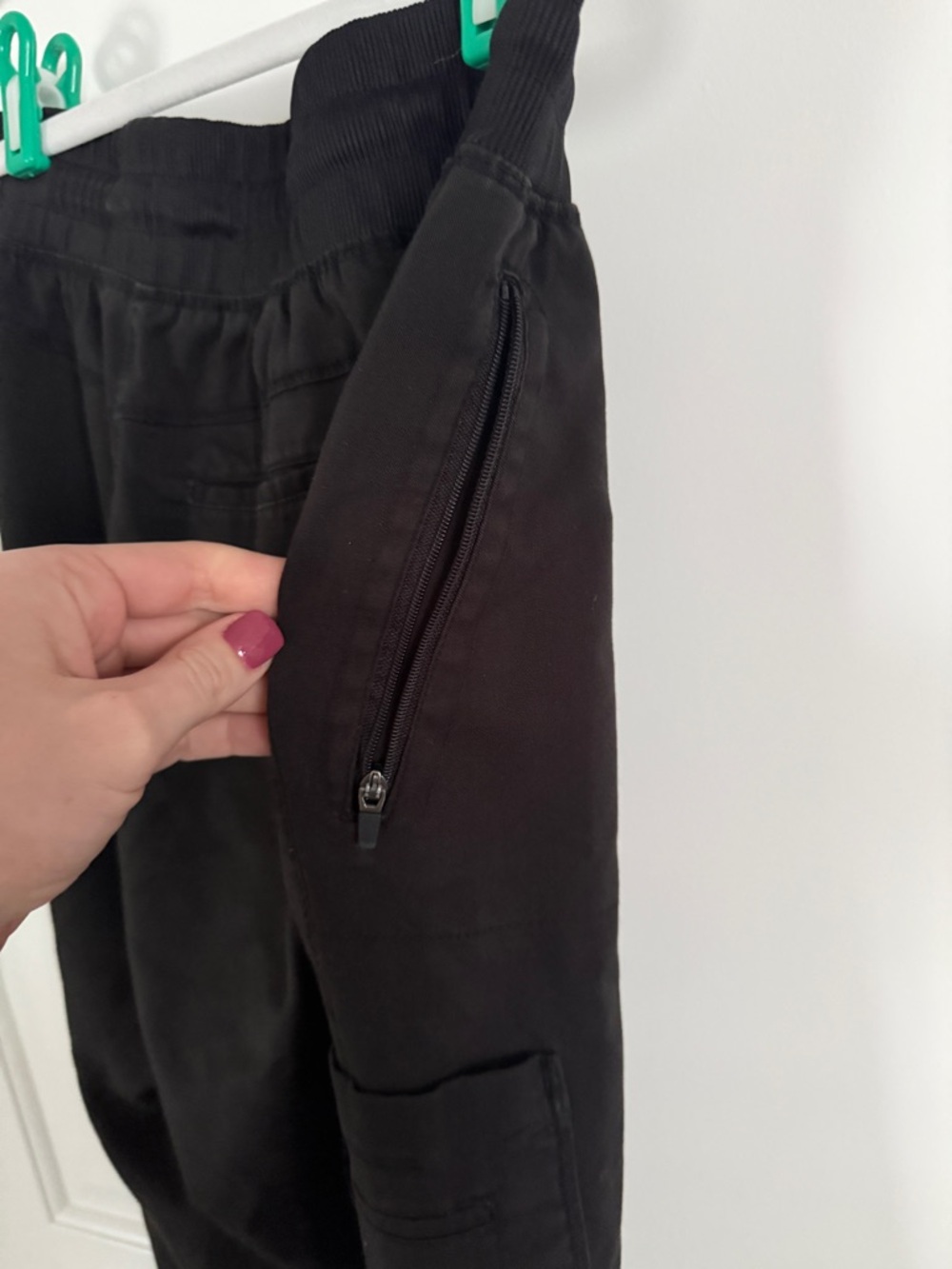 Grey’s Anatomy Scrub Pants - Picture 4 of 5